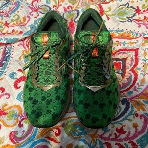 Womens shamrock brooks launch